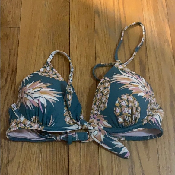 Pineapple bikini!! - Picture 3 of 7